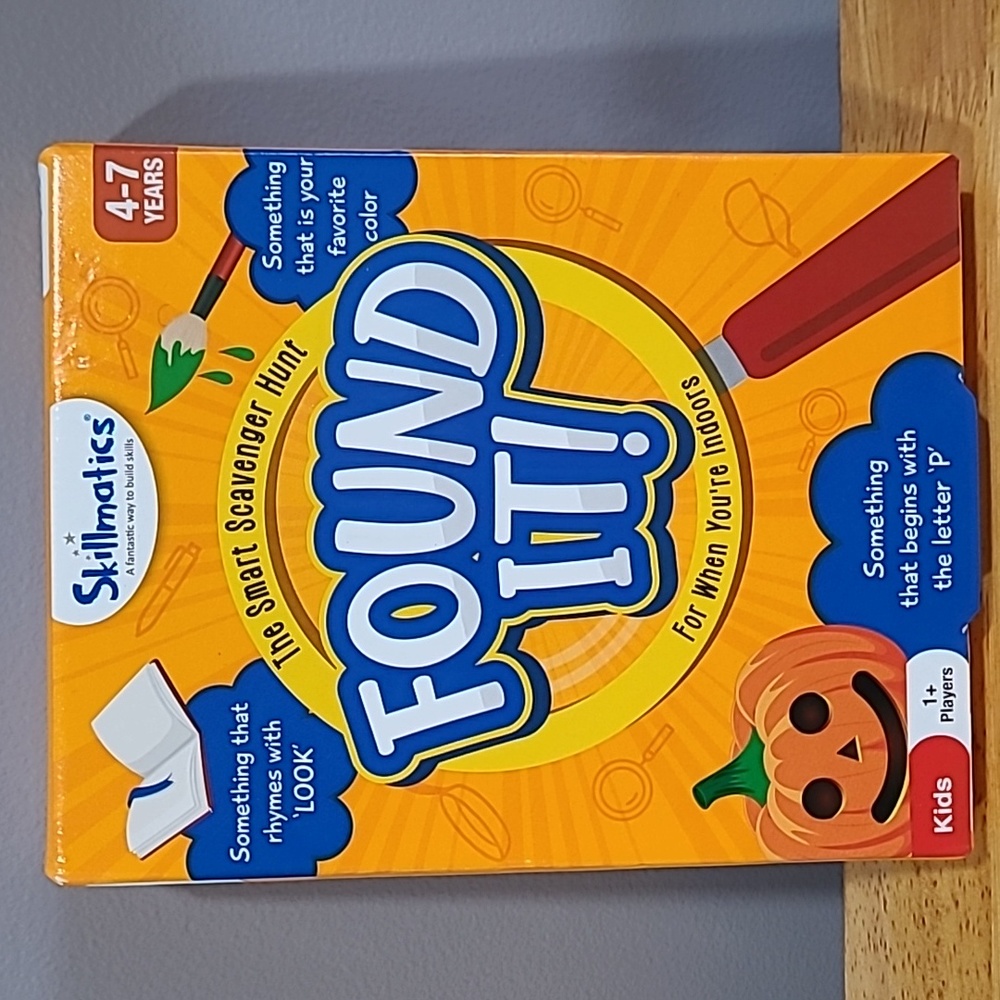 NWOT THE SMART SCAVENGER HUNT FOUND IT